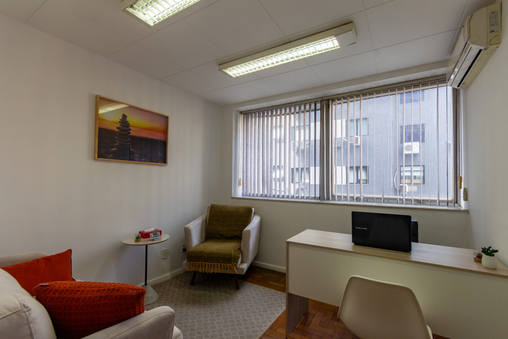 Sala de psicoterapia individual da Sua Clínica Psi na Avenida Paulista, São Paulo